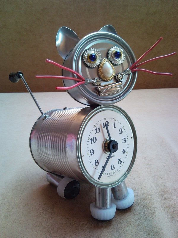 http://creativefunny.com/wp-content/uploads/2014/05/1-1-tin-can-cat-pussycat-kitten-kitty-crank-arm-tail-found-object-junk-sculpture-home-decor-table-desk-clock-unique-handmade-gift-upcycled-recycling-art-creative-funny-600x800.jpg