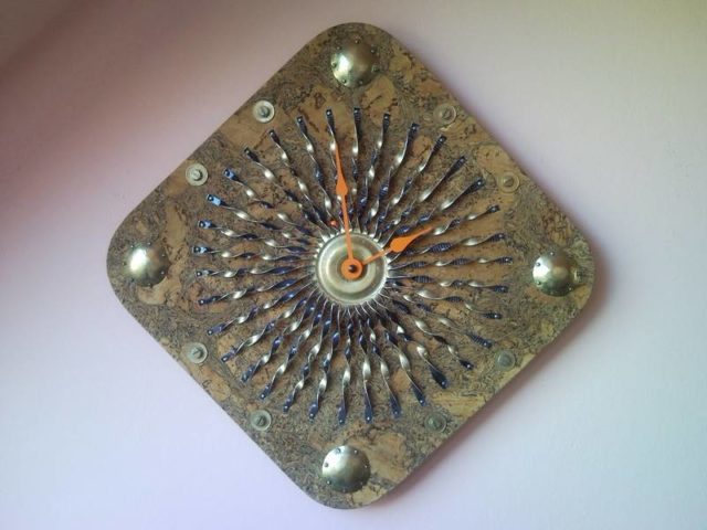 Recycled gold sunbeams wall clock from cork tray, spray can, coin