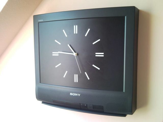 Retro Sony TV set wall clock - without commercials