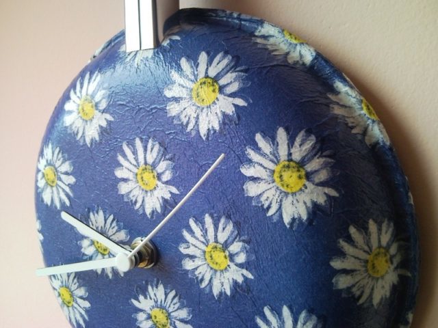 Upcycled wall clock from griddle, frying pan with decoupaged flowers 2.