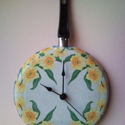 Upcycled wall clock from griddle, frying pan with decoupaged flowers 3.